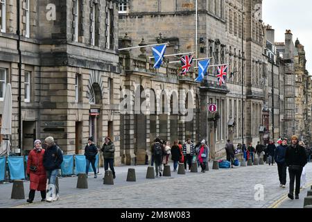 Edinburgh Scotland, Vereinigtes Königreich, 15. Januar 2023. Allgemeiner Blick auf die Royal Mile. Live-Nachrichten von sst/alamy Stockfoto