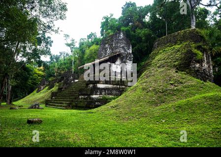 Die Maya-Pyramiden wurden als astronomischer Kalender in Tikal verwendet Stockfoto