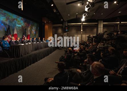 Washington, Vereinigte Staaten von Amerika. 13. Januar 2023. USA Außenminister Tony Blinken, Center, hält eine Rede, bevor er am NASA-Hauptsitz am 13. Januar 2023 in Washington, D.C. ein Abkommen zur Verlängerung der Zusammenarbeit im Weltraum mit Japan unterzeichnet Links nach rechts sind: NASA Astronaut Anne McClain, AMB. Rahm Emanuel, NASA-Administrator Bill Nelson, US sec. Des japanischen Premierministers Fumio Kishida, des japanischen Außenministers Hayashi Yoshimasa, des JAXA-Präsidenten Yamakawa Hiroshi, der AMB Tomita Koji und des Astronauten Hoshide Akihito. Kredit: Freddie Everett/State Department Photo/Alamy Live N. Stockfoto