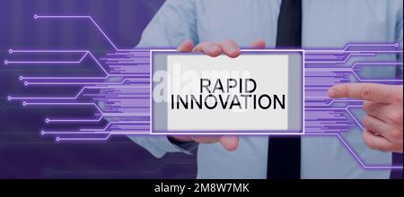 Schild mit der Aufschrift „Rapid Innovation“. Wort für Merkmal einer Website, die Suchmaschinenalgorithmen verwendet Stockfoto