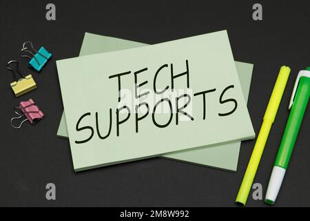Schreiben Text anzeigen Tech Supports. Hilfe zum Konzeptfoto durch Techniker Online oder Callcenter Customer Service Stockfoto