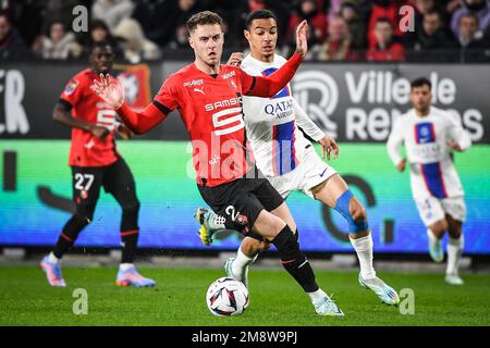 Rennes, Frankreich, Frankreich. 15. Januar 2023. Joe RODON von Rennes und Hugo EKITIKE von PSG während des Spiels Ligue 1 zwischen Stade Rennais (Rennes) und Paris Saint-Germain (PSG) am 15. Januar 2023 im Roazhon Park in Rennes, Frankreich. (Kreditbild: © Matthieu Mirville/ZUMA Press Wire) NUR REDAKTIONELLE VERWENDUNG! Nicht für den kommerziellen GEBRAUCH! Stockfoto