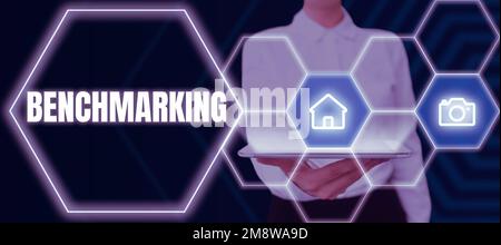 Text-Benchmarking wird geschrieben. Begriff Bedeutung Werten Sie etwas im Vergleich zu einer Standardstrategie aus Stockfoto