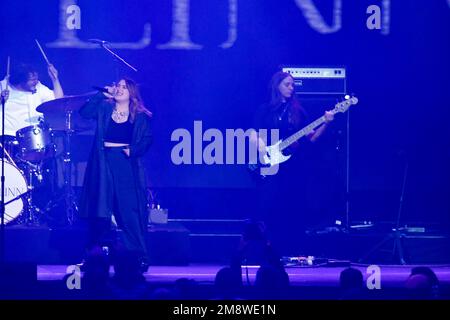 14. Januar 2023, Inglewood, CA, USA: Rosa Linn tritt auf dem iHeartRadio Alter EGO 2023 auf, präsentiert von Capital One auf dem Kia Forum 14. Januar 2023 im Jahr 2018 stellte iHeartRadio die Welt mit unserem Alter EGO vor. Die größten Namen in Alternative Rock kommen zu unserer jährlichen Veranstaltung zusammen. Dieses Jahr findet in Los Angeles auf der Bühne des Kia Forums statt (Kreditbild: © Dave Safley/ZUMA Press Wire), NUR REDAKTIONELLE VERWENDUNG! Nicht für den kommerziellen GEBRAUCH! Stockfoto