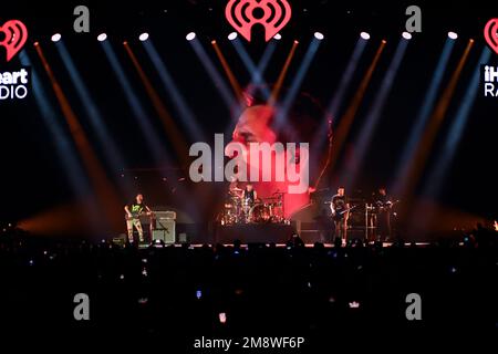 14. Januar 2023, Inglewood, CA, USA: Muse mit Matt Bellamy, Dominic Howard und Chris Wolstenholme treten auf dem iHeartRadio Alter EGO 2023 auf, präsentiert von Capital One auf dem Kia Forum 14. Januar 2023 im Jahr 2018 führte iHeartRadio die Welt in unser Alter EGO ein. Die größten Namen in Alternative Rock kommen zu unserer jährlichen Veranstaltung zusammen. Dieses Jahr findet in Los Angeles auf der Bühne des Kia Forums statt (Kreditbild: © Dave Safley/ZUMA Press Wire), NUR REDAKTIONELLE VERWENDUNG! Nicht für den kommerziellen GEBRAUCH! Stockfoto