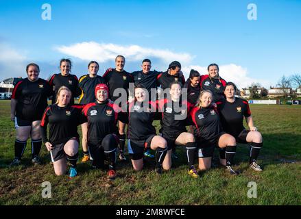 Withycombe, Devon, 15. Januar 2023, nach heftigen Regenschauern heute Morgen ging das Rugby-Spiel weiter, wobei Camborne RFC Withycombe RFC spielte. Die Temperatur heute war 8C Grad und die Sonne kam schließlich heraus. Nach einem schwierigen Spiel, bei dem beide Teams mit Schlamm bedeckt waren, erreichte Camborne 31 15 Punkte. Guthaben:Keith Larby/Alamy Live News Stockfoto