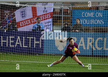 UK. 15. Januar 2023. London, England, 15. Januar 2023 Sophie Hillyerd (28 West Ham) wärmt sich vor dem Barclays FA Womens Super League-Spiel zwischen West Ham United und Manchester City im Chigwell Construction Stadium in London auf (PEDRO PORRU, Pedro Porru/ SPP). Guthaben: SPP Sport Press Photo. Alamy Live News Stockfoto