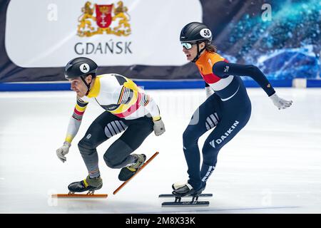 DANZIG - Stijn Desmet, Jens van 't Wout während 1000 Metern am 3. Tag der europäischen Schnellskating-Meisterschaft. ANP RONALD HOOGENDOORN niederlande raus - belgien raus Stockfoto