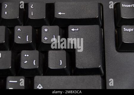 Draufsicht einer schwarzen Computertastatur Stockfoto