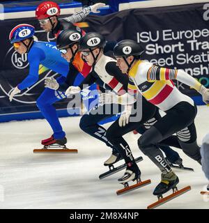 DANZIG - Pietro Sighel (57), Jens van 't Wout, Stijn Desmet (4) während 1000 Metern am 3. Tag der europäischen Kurzstreckenläufermeisterschaft. ANP RONALD HOOGENDOORN niederlande raus - belgien raus Stockfoto