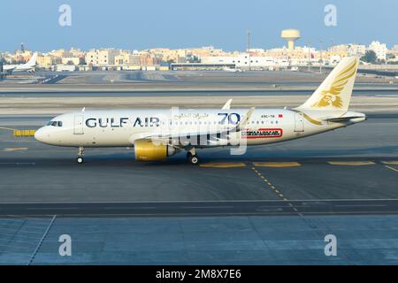 Gulf Air Airbus A320neo Roller am Flughafen Bahrain. Flugzeug A320 von Gulfair, meist bekannt als Gulf Air Airline. Stockfoto