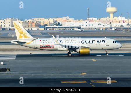 Gulf Air Airbus A320 Flugzeug Rolling am Flughafen Bahrain. Flugzeug A320neo von Gulfair, größtenteils bekannt als Gulf Air Airline. Stockfoto