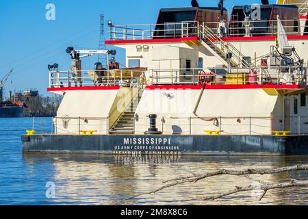 NEW ORLEANS, LA, USA - 29. JANUAR 2022: Stern der USA Armeekorps der Ingenieure, Distrikt Memphis, Motor Vssel „Mississippi“ Stockfoto