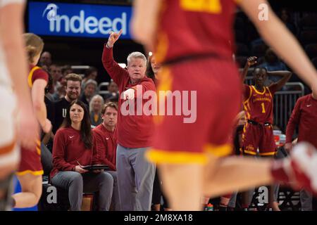 Austin, Texas, USA. 15. Januar 2023. Iowa State Head Coach Bill Fennelly im Moody Center in Austin, Texas, während des NCAA Women's Basketball-Spiels gegen Texas in Aktion. Mario Cantu/CSM/Alamy Live News Stockfoto