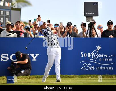 Honolulu, Hawaii, USA. 15. Januar 2023. Sieger SI WOO KIM schlägt beim 17. Abschlag während der letzten Runde der Sony Open auf dem Waialae Golf Course, Honolulu, Hawaii. (Kreditbild: © Steven Erler/ZUMA Press Wire) NUR REDAKTIONELLE VERWENDUNG! Nicht für den kommerziellen GEBRAUCH! Kredit: ZUMA Press, Inc./Alamy Live News Stockfoto