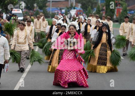 Sinulog Festival Street Dancers während der Grande Parade 2023, Cebu City, Philippinen Stockfoto