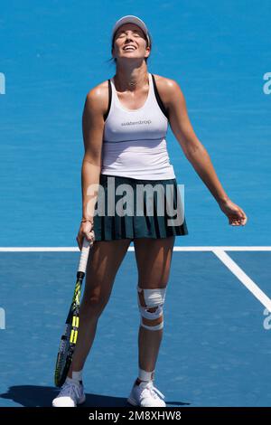 Melbourne, Australien. 16. Januar 2023. 13. SEED Danielle COLLINS aus den USA feiert nach dem Sieg über Anna KALINSKAYA im Spiel der Frauen-Singles am 1. Tag der Australian Open 2023 in der Rod Laver Arena in Melbourne, Australien. Sydney Low/Cal Sport Media Kredit: csm/Alamy Live News Stockfoto