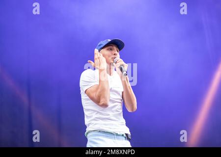 Kreatives Bild zu Der Sänger und Rapper Morad singen beim Konzert, dem 2021 Share Der Sänger und Rapper Morad singen beim Konzert, dem 2021 Share Bildidee