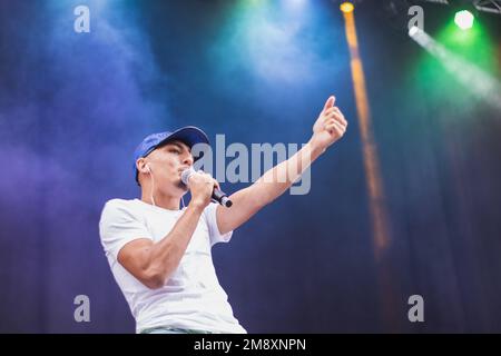Der Sänger und Rapper Morad singen beim Konzert, dem 2021 Share Foto & Idee Der Sänger und Rapper Morad singen beim Konzert, dem 2021 Share Bildidee