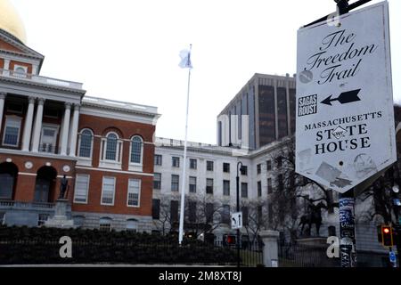 Boston, USA. 15. Januar 2023. Das Massachusetts State House findet am 15. Januar 2023 auf den Freedom and Black Heritage Trails am Boston Common in Boston Massachusetts, USA, statt. (Foto: John Lamparski/SIPA USA) Guthaben: SIPA USA/Alamy Live News Stockfoto