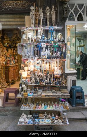 Souvenirs, Touristenläden, Khan el-Khalili Basar, Altstadt, Kairo, Ägypten Stockfoto