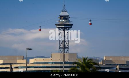 Seilbahn vom Hafen, Jaume I Tower und World Trade Center von Barcelona (Katalonien, Spanien) ESP: Teleférico, torre Jaume i y World Trade Center Stockfoto