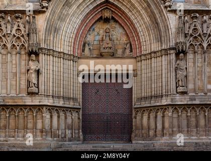 Gotische Eingangstür zur Basilika Santa Maria del Mar (Barcelona, Katalonien, Spanien) ESP: Portada de entrada gótica a Santa Maria del Mar Stockfoto