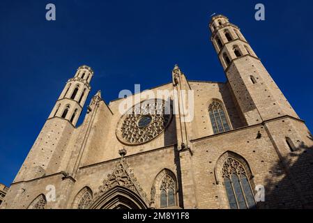 Hauptfassade und Glockentürme von Santa Maria del Mar (Barcelona, Katalonien, Spanien) ESP: Fachada Principal y campanarios de Santa Maria del Mar, España Stockfoto