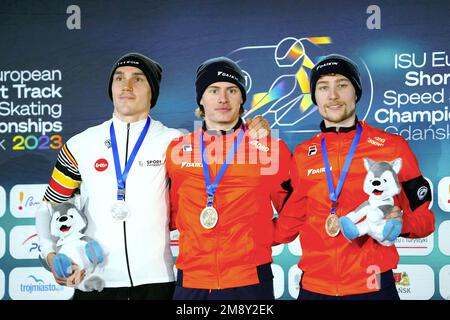 L-R Stijn Desmet (BEL) Jens van het Wout (NED) und Friso Emons (NED-Zeremonie für 1500m Männer während der ISU-Kurzstrecke der Europameisterschaft am 14. Januar 2023 in Hala Olivia in Danzig, Polen. Kredit: SCS/Soenar Chamid/AFLO/Alamy Live News Stockfoto