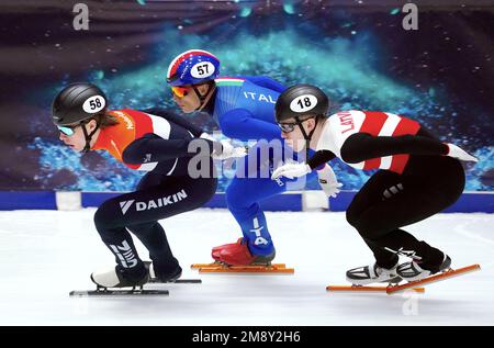 Jens van het Wout (NED), Reinis Berzins (LAT) und Pietro Sighel (ITA) bei 1000m der ISU-Kurzstrecke der Europameisterschaft am 15. Januar 2023 in Hala Olivia in Danzig, Polen. Kredit: SCS/Soenar Chamid/AFLO/Alamy Live News Stockfoto