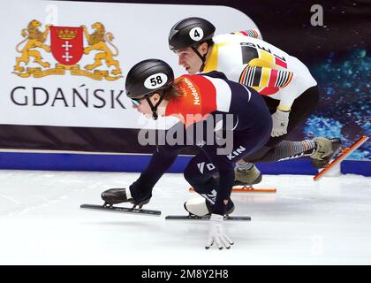 Stijn Desmet (BEL Duels Jens van het Wout (NED) bei 1000m Männern während der ISU-Kurzstrecke der Europameisterschaft am 15. Januar 2023 in Hala Olivia in Danzig, Polen. Gutschrift: SCS/Soenar Chamid/AFLO/Alamy Live News Stockfoto