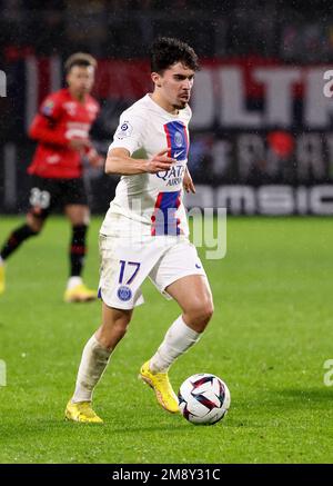 Rennes, Frankreich. 15. Januar 2023. Vitinha von PSG während des Fußballspiels der französischen Meisterschaft Ligue 1 zwischen Stade Rennais und Paris Saint-Germain am 15. Januar 2023 im Roazhon Park in Rennes, Frankreich - Foto Jean Catuffe / DPPI Credit: DPPI Media/Alamy Live News Stockfoto