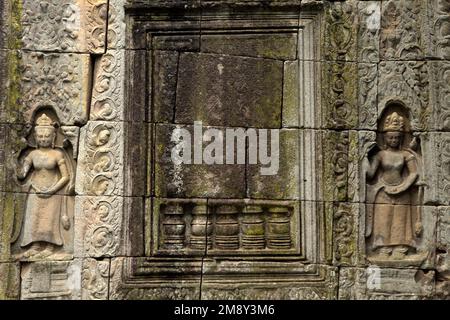 Apsara Relief an der Mauer von Banteay XII Nokor (Banteay Beute Nokor), einem Tempel aus dem 11. Jahrhundert in Kampong Cham (Kompong Cham), Kambodscha. Stockfoto