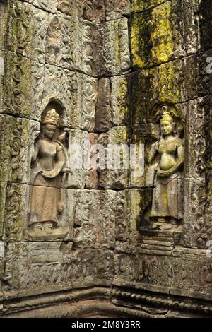 Apsara Relief an der Mauer von Banteay XII Nokor (Banteay Beute Nokor), einem Tempel aus dem 11. Jahrhundert in Kampong Cham (Kompong Cham), Kambodscha. Stockfoto