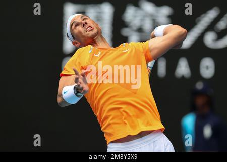 Melbourne, Australien. 16. Januar 2023. Rafael Nadal aus Spanien spielt während des Spiels der 1 16. Runde zwischen Rafael Nadal aus Spanien und Jack Draper aus Großbritannien am 1. Januar 2023 auf dem Australian Open Tennis 2023 in der Rod Laver Arena, Melbourne, Australien. Foto von Peter Dovgan. Nur redaktionelle Verwendung, Lizenz für kommerzielle Verwendung erforderlich. Keine Verwendung bei Wetten, Spielen oder Veröffentlichungen von Clubs/Ligen/Spielern. Kredit: UK Sports Pics Ltd/Alamy Live News Stockfoto