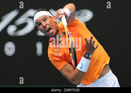 Melbourne, Australien. 16. Januar 2023. Rafael Nadal aus Spanien spielt während des Spiels der 1 16. Runde zwischen Rafael Nadal aus Spanien und Jack Draper aus Großbritannien am 1. Januar 2023 auf dem Australian Open Tennis 2023 in der Rod Laver Arena, Melbourne, Australien. Foto von Peter Dovgan. Nur redaktionelle Verwendung, Lizenz für kommerzielle Verwendung erforderlich. Keine Verwendung bei Wetten, Spielen oder Veröffentlichungen von Clubs/Ligen/Spielern. Kredit: UK Sports Pics Ltd/Alamy Live News Stockfoto