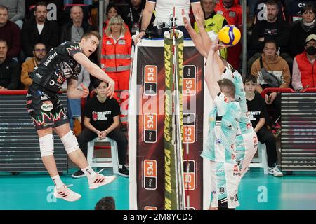 Pala Barton, Perugia, Italien, 15. Januar 2023, Semeniuk kamil (n.16 Sir Safety susa perugia) während der Sir Safety Susa Perugia gegen Pallavolo Padova - Volleyball Italian Serie A Men SuperLeague Championship Stockfoto