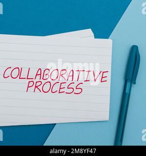 Inspiration mit Zeichen für „Collaborative Process“. Wort für Arbeit von Menschen und Unternehmen, um Ergebnisse zu erzielen Stockfoto
