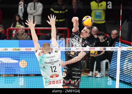 Pala Barton, Perugia, Italien, 15. Januar 2023, Semeniuk kamil (n.16 Sir Safety susa perugia) während der Sir Safety Susa Perugia gegen Pallavolo Padova - Volleyball Italian Serie A Men SuperLeague Championship Stockfoto