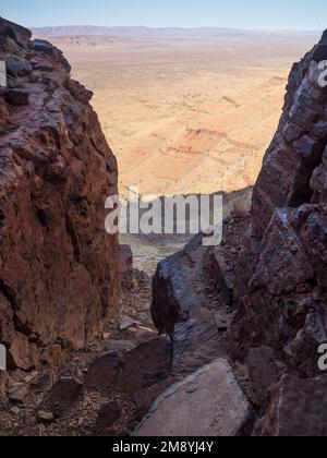 Die Spitze des Slot, Mt Bruce (Punurrunha), Karijini-Nationalpark, Westaustralien Stockfoto