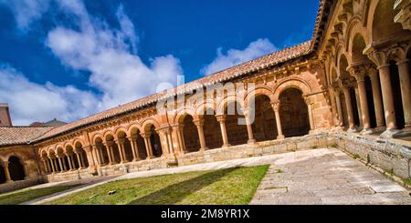 Romanischer Kreuzgang, Co-Kathedrale von San Pedro, romanischer Stil des 12.-17th. Jahrhunderts, spanisches Kulturgut, Soria, Castilla y León, Spanien Stockfoto