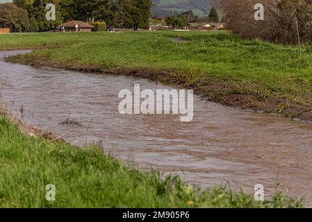 Santa Cruz County, Watsonville, Kalifornien, USA, am 12. Januar 2023. Hochwasser in den Flüssen Passaro und Salsipuedes durch den Wirbelsturm Stockfoto