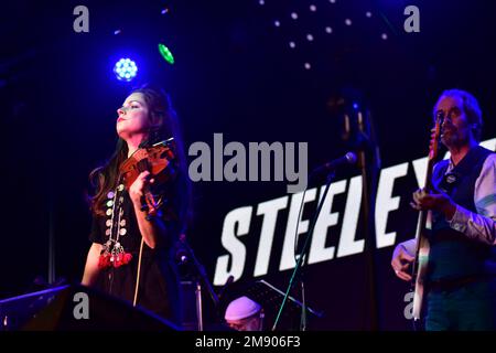 SteelEye erstreckt sich auf dem Great British Folk Festival, Skegness, Großbritannien. Januar 2023. Stockfoto