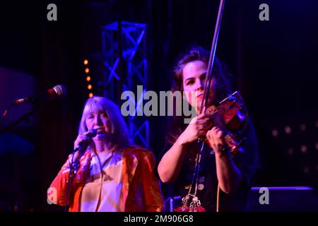 SteelEye erstreckt sich auf dem Great British Folk Festival, Skegness, Großbritannien. Januar 2023. Stockfoto