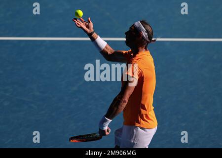 Melbourne, Australien. 16. Januar 2023. Rafael Nadal aus Spanien spielt während des Spiels der 1 16. Runde zwischen Rafael Nadal aus Spanien und Jack Draper aus Großbritannien am 1. Januar 2023 auf dem Australian Open Tennis 2023 in der Rod Laver Arena, Melbourne, Australien. Foto von Peter Dovgan. Nur redaktionelle Verwendung, Lizenz für kommerzielle Verwendung erforderlich. Keine Verwendung bei Wetten, Spielen oder Veröffentlichungen von Clubs/Ligen/Spielern. Kredit: UK Sports Pics Ltd/Alamy Live News Stockfoto