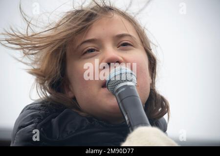 Luetzerath, Deutschland. 14. Januar 2023. Greta THUNBERG, Fridays for Future, Demonstration, versus the exit of Luetzerath - for Coal phasing out and Climate Justice, the Village of Luetzerath on the West Side of the Garzweiler opencast Braunkohlebergwerk wird im Januar 2023 ausgegraben, Luetzerath, 14. Januar 2023, Credit: dpa/Alamy Live News Stockfoto