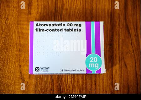 Atorvastatin 20 mg Filmtabletten zur Kontrolle des Cholesterinspiegels. Stockfoto