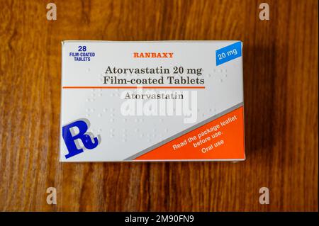 Atorvastatin 20 mg Filmtabletten zur Kontrolle des Cholesterinspiegels. Stockfoto