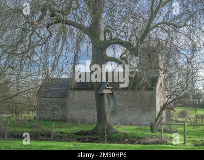 All Saints Church, Brauncewell, Lincolnshire - Eine verlassene und redundante Pfarrkirche aus dem 16. Jahrhundert, die sich an der Stelle eines ehemaligen mittelalterlichen Dorfes befindet Stockfoto