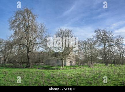 All Saints Church, Brauncewell, Lincolnshire - Eine verlassene und redundante Pfarrkirche aus dem 16. Jahrhundert, die sich an der Stelle eines ehemaligen mittelalterlichen Dorfes befindet Stockfoto